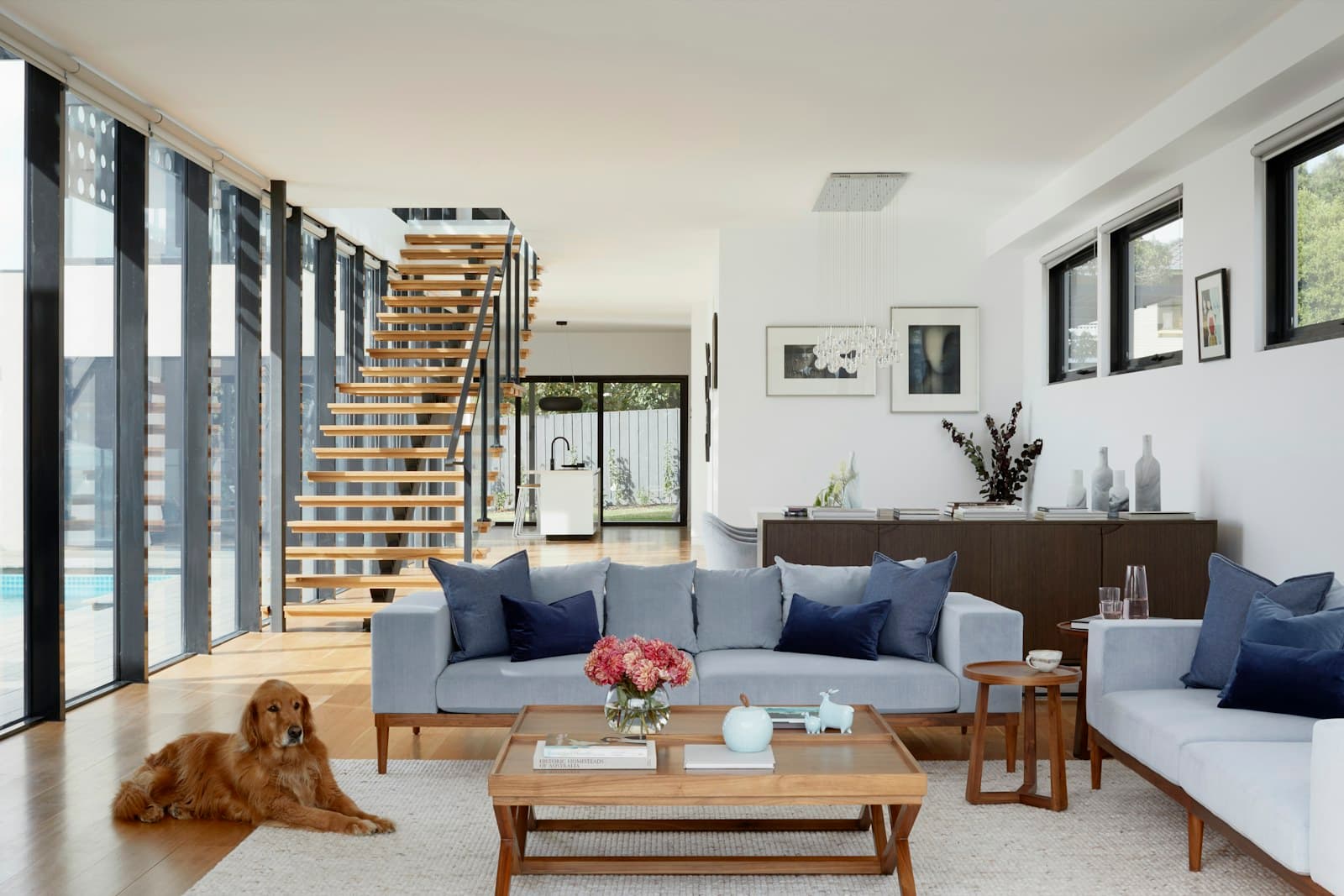 Visuel d’ambiance d’un intérieur avec escalier architectural